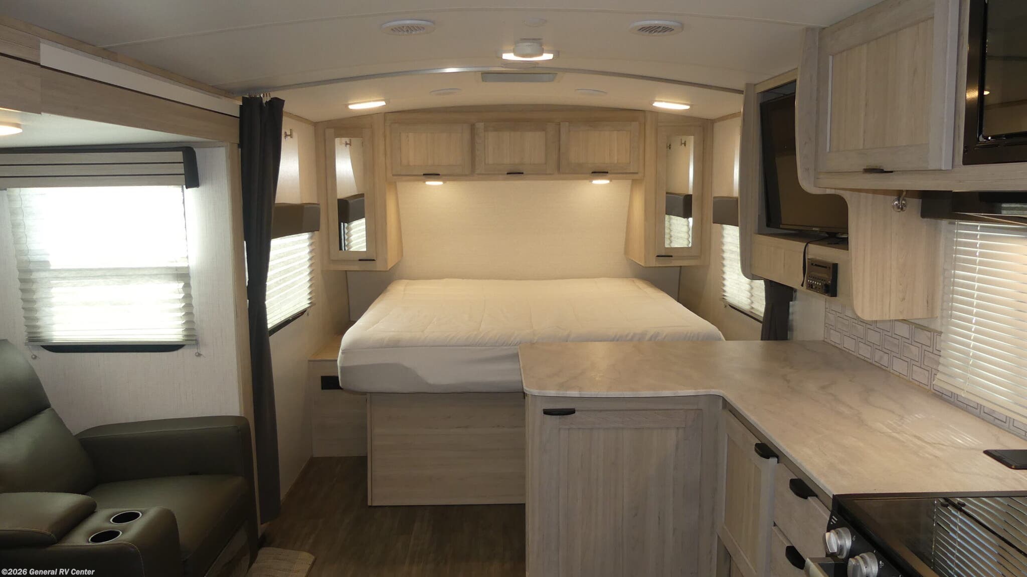 Used 2022 Cruiser RV Shadow Cruiser 225RBS available in Fort Myers, Florida