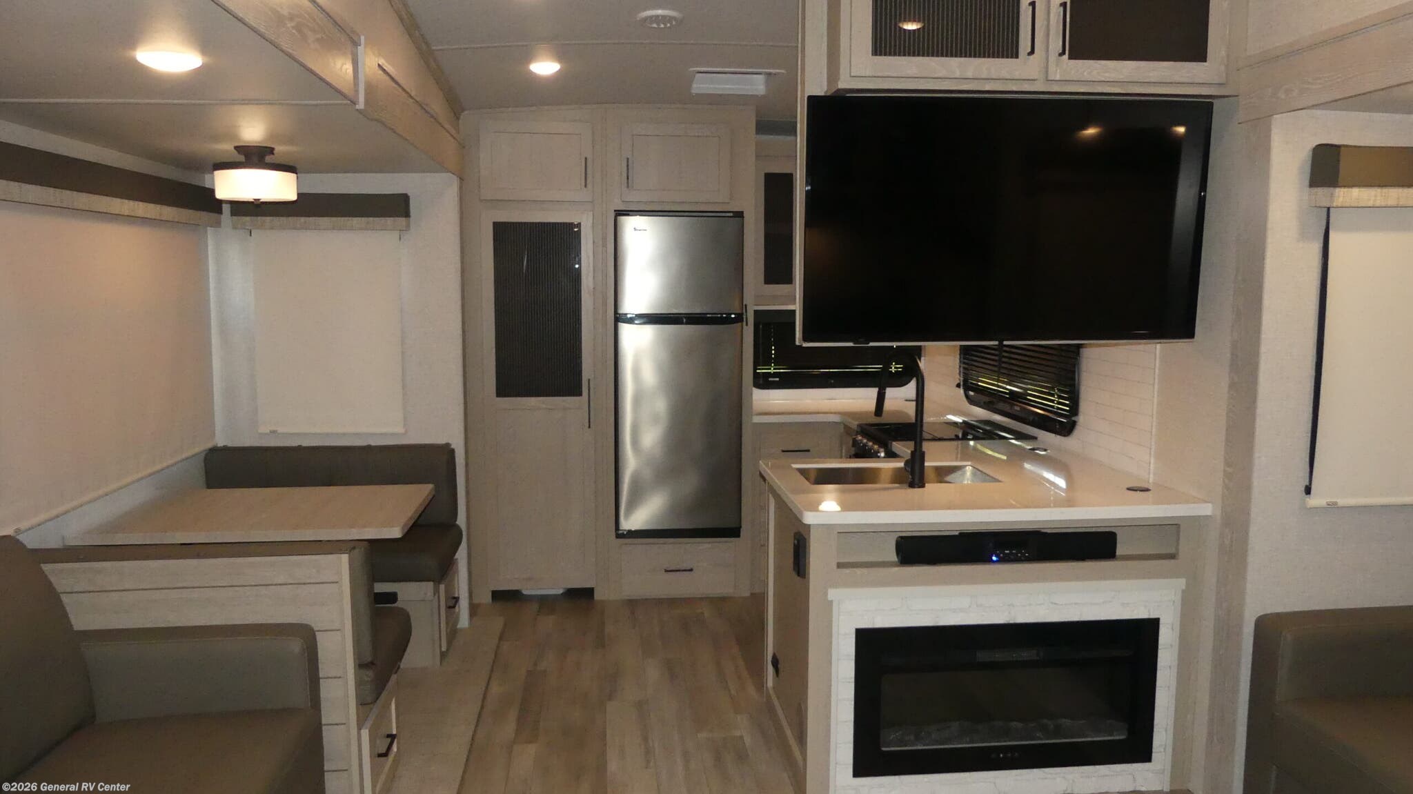 2023 Forest River Flagstaff Classic 8529CLBS - Used Fifth Wheel For Sale by General RV Center in Fort Myers, Florida