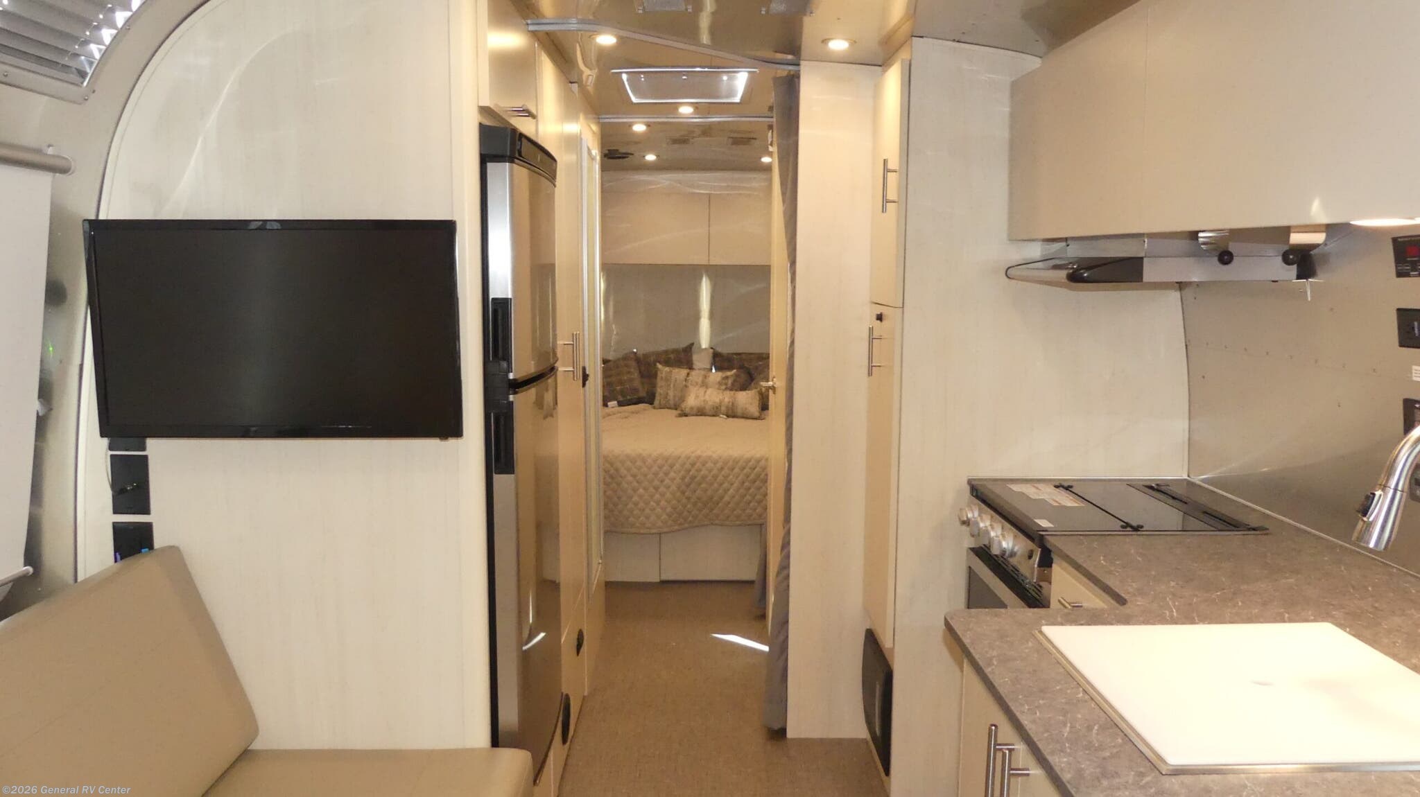 Used 2023 Airstream Flying Cloud 27FB Queen available in Fort Myers, Florida