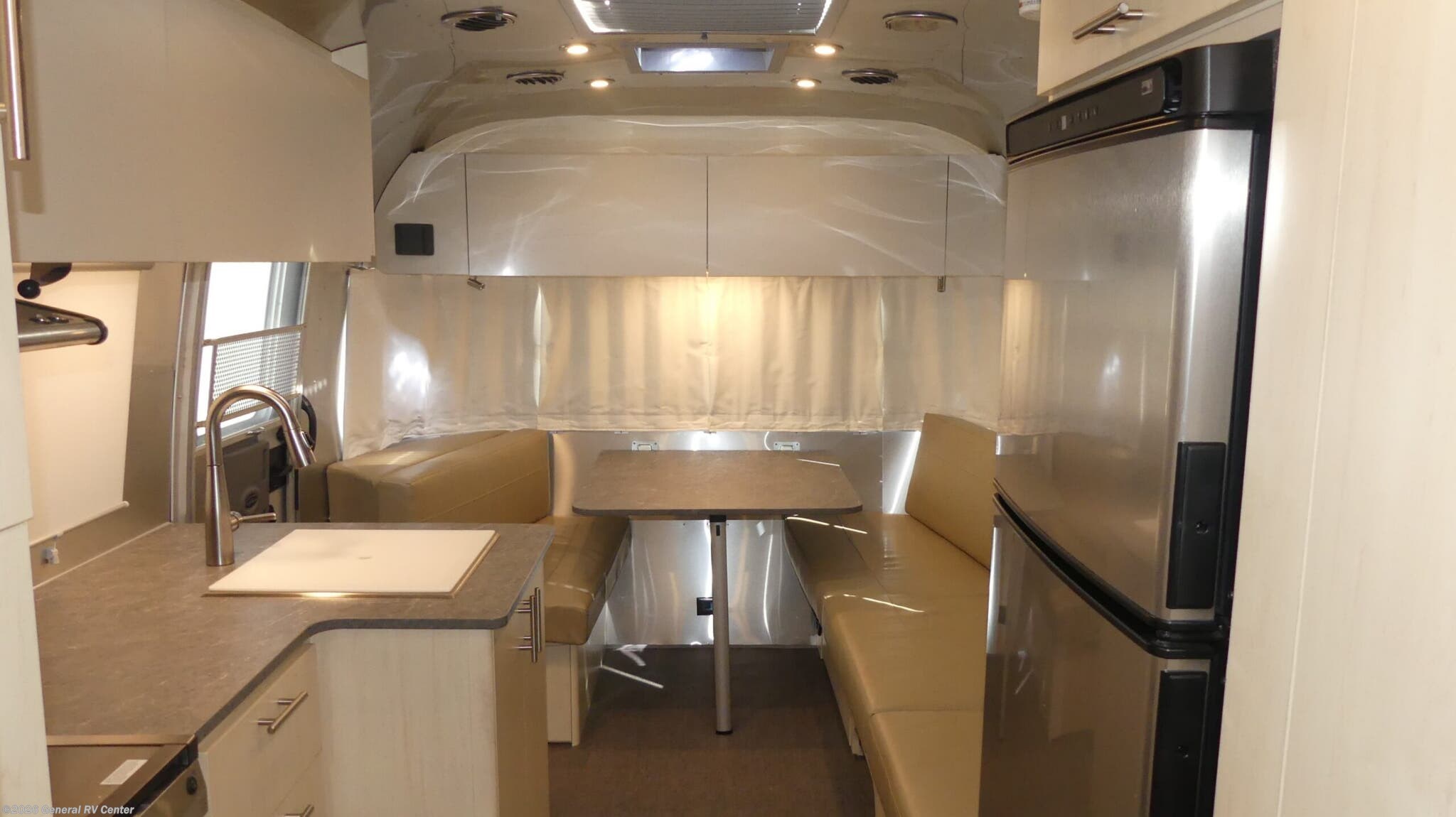 2023 Airstream Flying Cloud 27FB Queen - Used Travel Trailer For Sale by General RV Center in Fort Myers, Florida