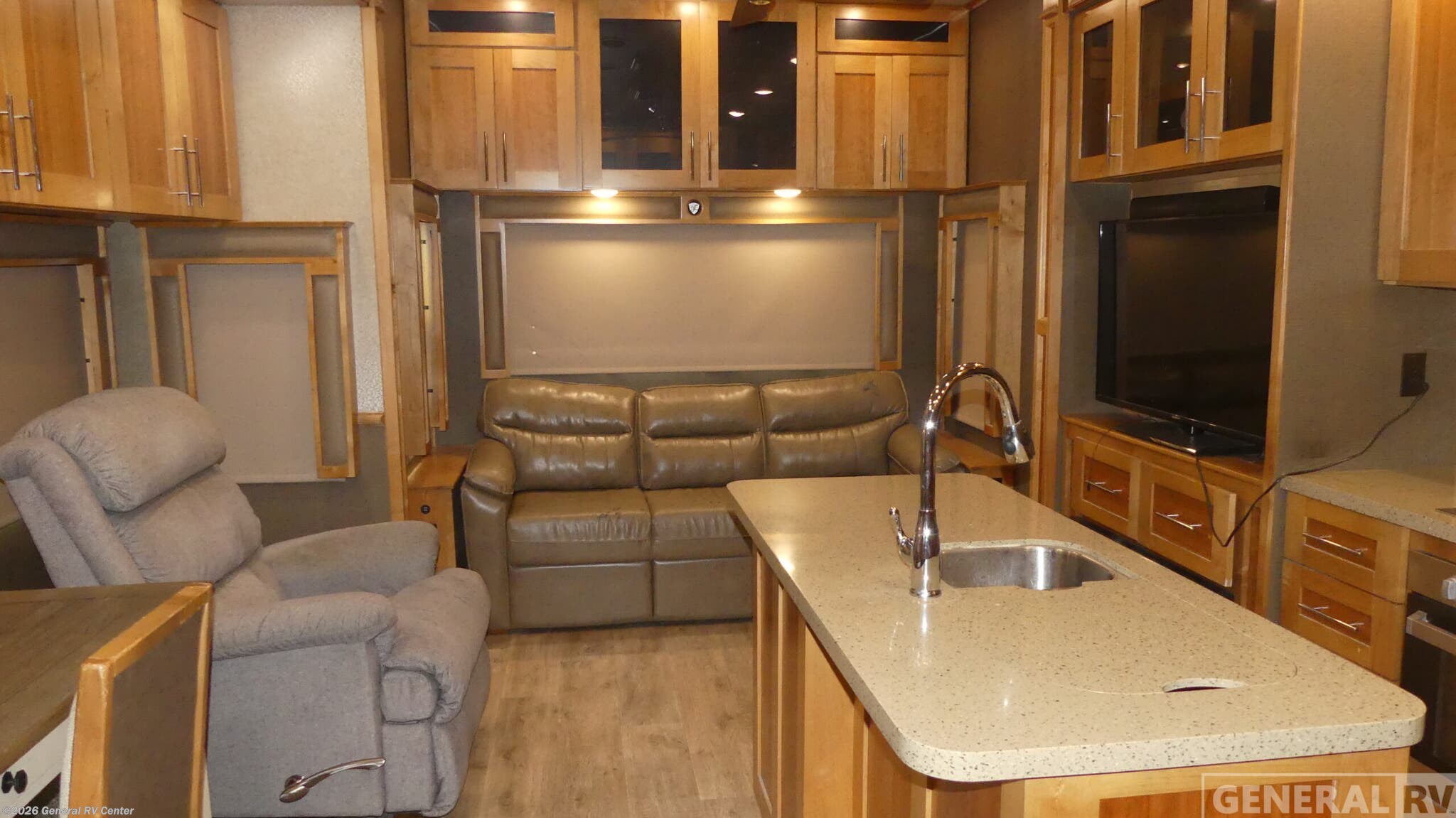 2018 Vanleigh Vilano 320GK - Used Fifth Wheel For Sale by General RV Center in Fort Myers, Florida
