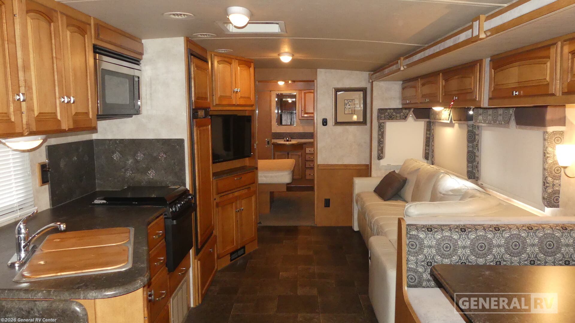 2014 Winnebago Vista 35F - Used Class A For Sale by General RV Center in Fort Myers, Florida