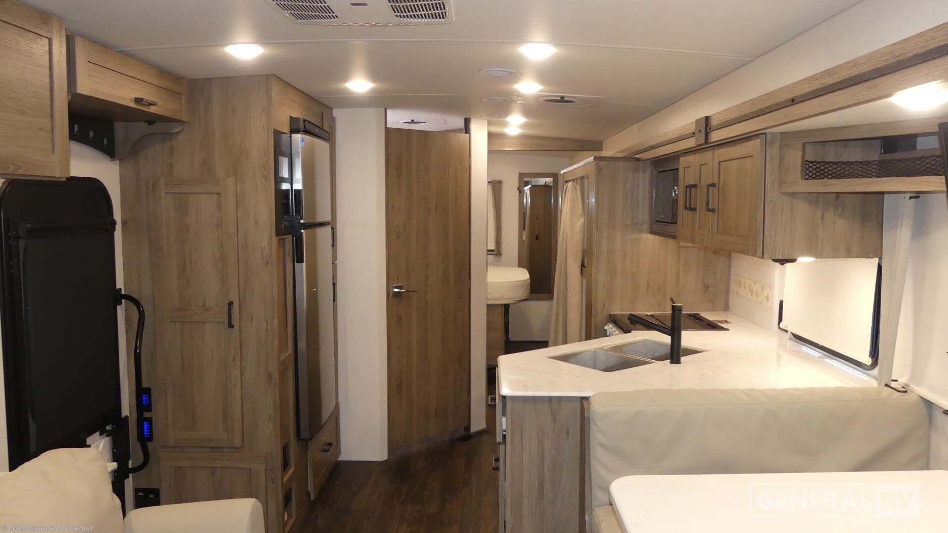 2025 Winnebago Vista 31B - Used Class A For Sale by General RV Center in Fort Myers, Florida