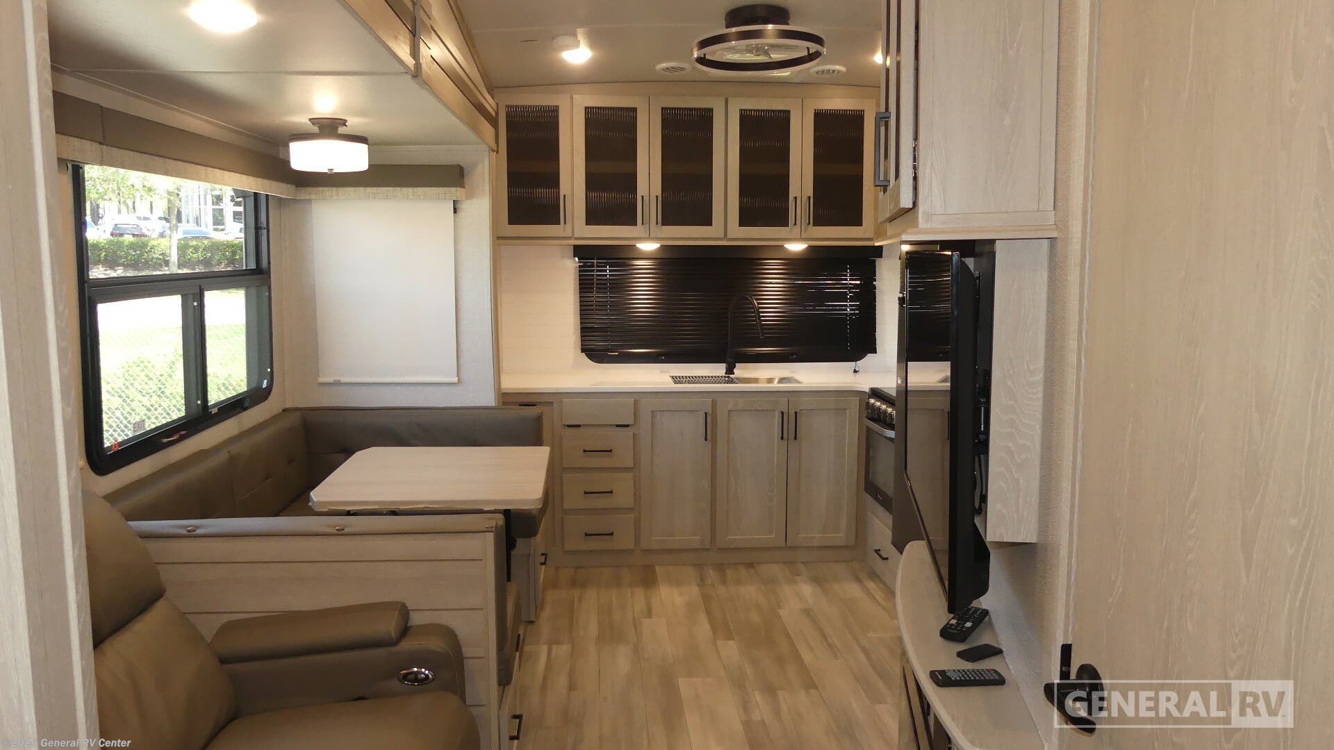 2022 Forest River Flagstaff Super Lite 528MBS - Used Fifth Wheel For Sale by General RV Center in Fort Myers, Florida