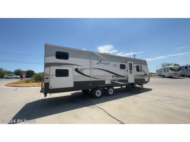 2014 CrossRoads Zinger 320QB - Used Travel Trailer For Sale by RV Depot in Cleburne , Texas
