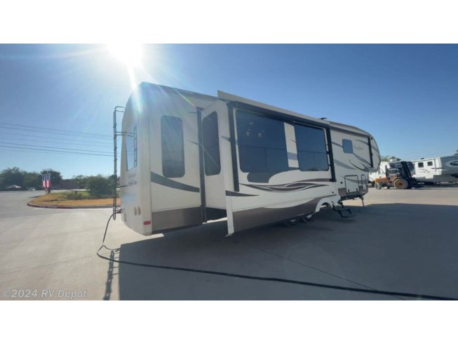 2016 Forest River Cardinal 3875FB - Used Fifth Wheel For Sale by RV Depot in Cleburne , Texas