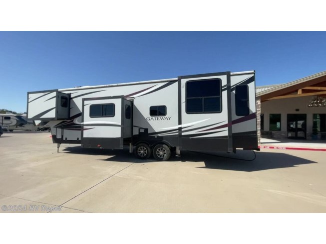 2017 Heartland Gateway 3712RDMB - Used Fifth Wheel For Sale by RV Depot in Cleburne , Texas