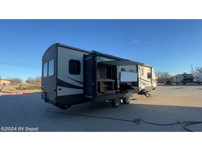 2014 CrossRoads Sunset Trail 32RL - Used Travel Trailer For Sale by RV Depot in Cleburne , Texas