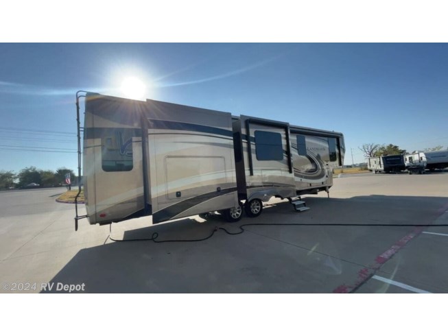 2017 Heartland Landmark CHARLESTON - Used Fifth Wheel For Sale by RV Depot in Cleburne , Texas
