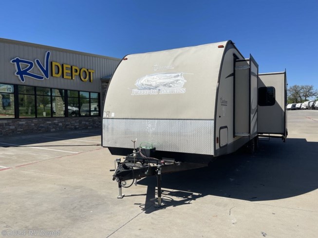 Used 2015 Coachmen Freedom Express 305R available in Cleburne , Texas