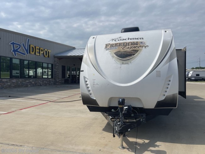 Used 2017 Forest River FREEDOM EXPRESS 320B available in Cleburne , Texas