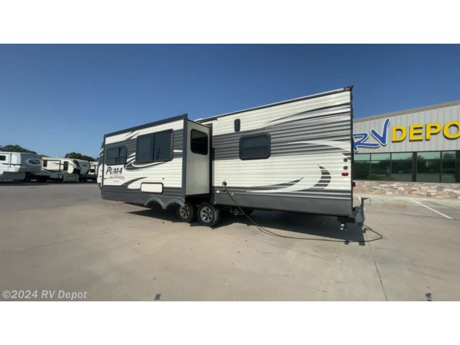 2015 Palomino Puma Unleashed 30THS - Used Toy Hauler For Sale by RV Depot in Cleburne , Texas