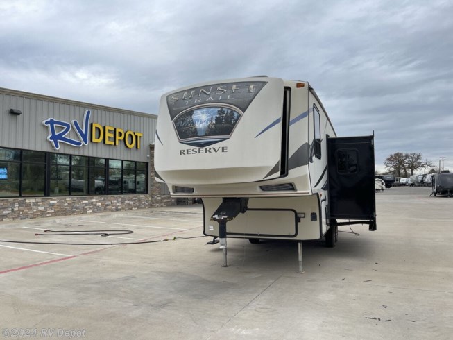 Used 2015 CrossRoads Sunset Trail Reserve available in Cleburne , Texas