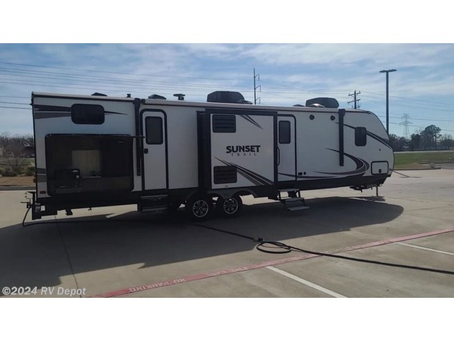 2018 Keystone SUNSET TRAIL 331BH - Used Travel Trailer For Sale by RV Depot in Cleburne , Texas