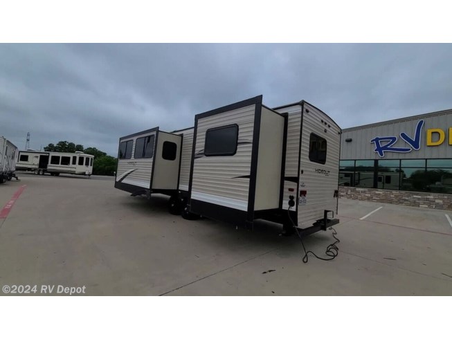 2019 Keystone Hideout 32BHTS - Used Travel Trailer For Sale by RV Depot in Cleburne , Texas