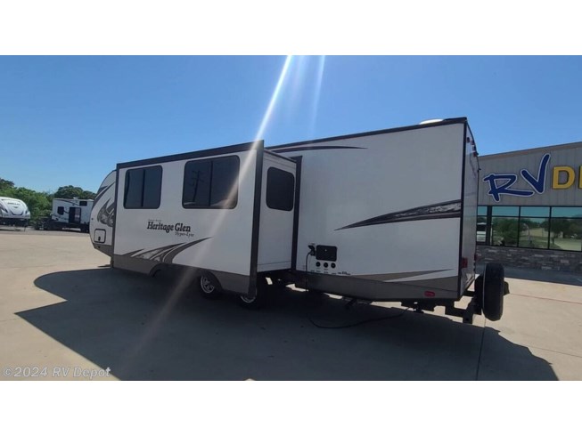 2019 Forest River HERITAGEGLEN 26BHKHL - Used Travel Trailer For Sale by RV Depot in Cleburne , Texas