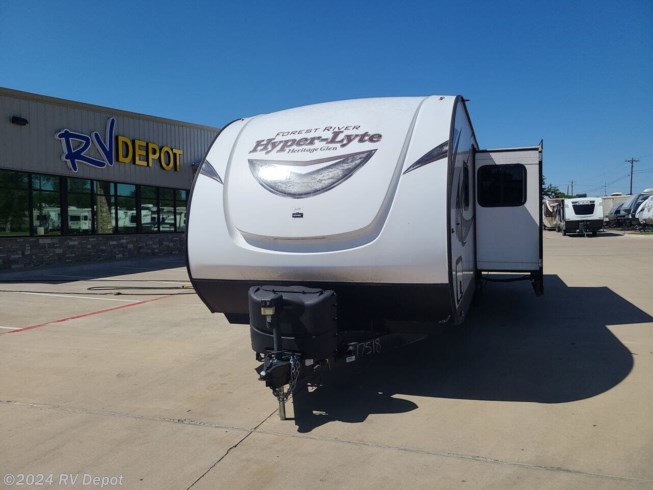 Used 2019 Forest River HERITAGEGLEN 26BHKHL available in Cleburne , Texas
