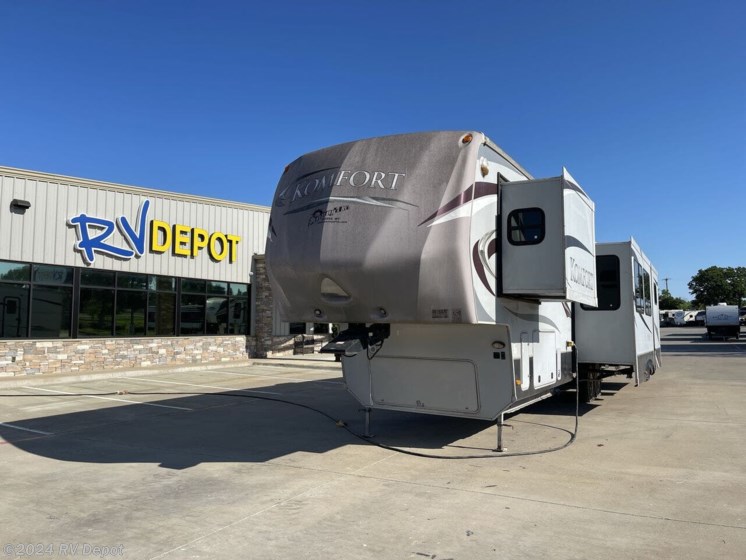 Used 2011 Dutchmen Komfort 3530FBH available in Cleburne, Texas