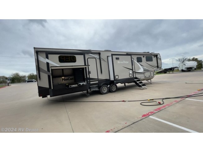 2022 Highland Ridge Mesa Ridge 395BHS - Used Fifth Wheel For Sale by RV Depot in Cleburne , Texas
