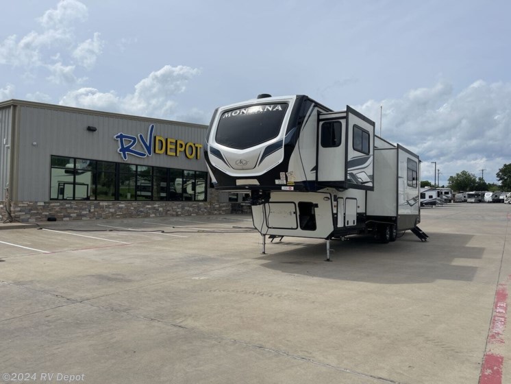 Used 2022 Keystone Montana 377FL available in Cleburne, Texas