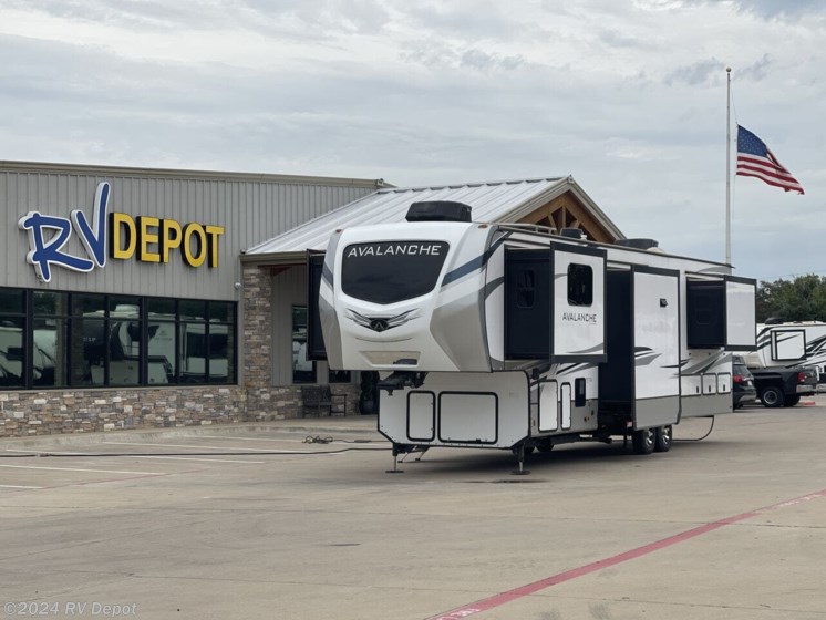 Used 2023 Keystone Avalanche 360FL available in Cleburne, Texas