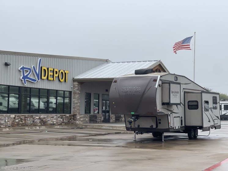 Used 2014 Rockwood SIGNATURE 8281WS available in Cleburne, Texas