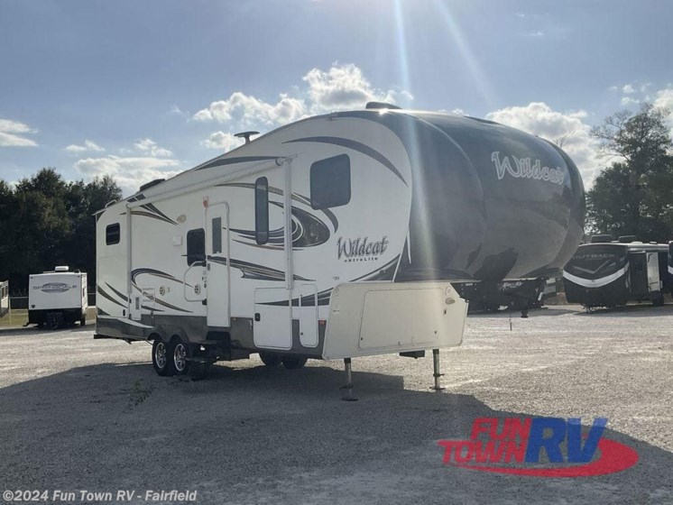 Used 2013 Forest River Wildcat eXtraLite 312BHX available in Fairfield, Texas