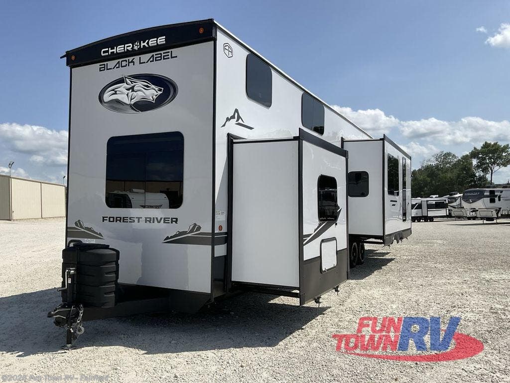 2025 Cherokee Timberwolf Black Label 39ALBL by Forest River from Fun Town RV - Fairfield in Fairfield, Texas