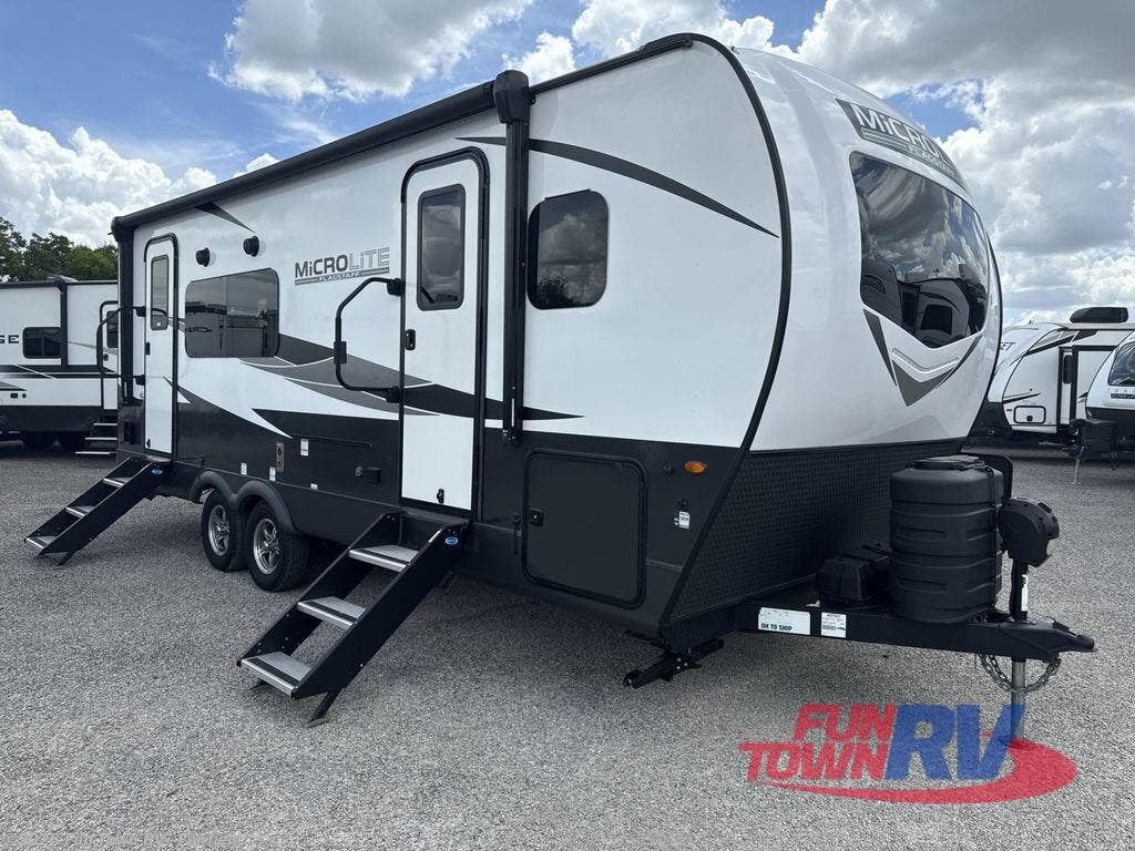 2024 Flagstaff Micro Lite 25SRK by Forest River from Fun Town RV - Fairfield in Fairfield, Texas