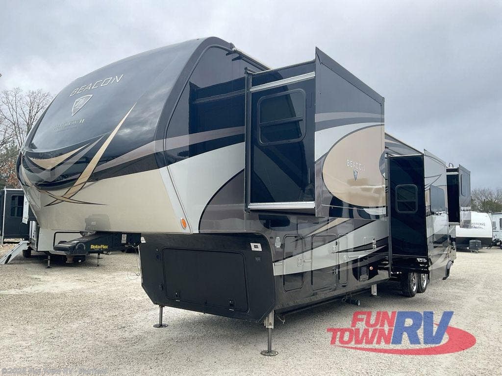 2021 Beacon 42RKB by Vanleigh from Fun Town RV - Fairfield in Fairfield, Texas