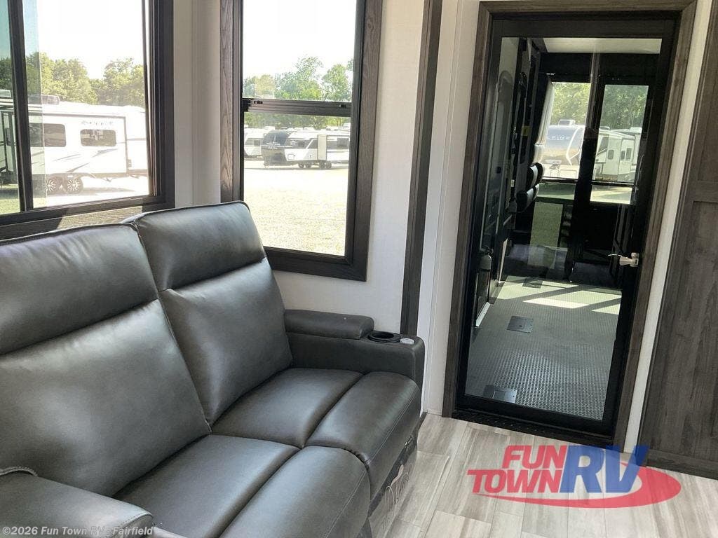 2025 Fuzion 440 by Keystone from Fun Town RV - Fairfield in Fairfield, Texas