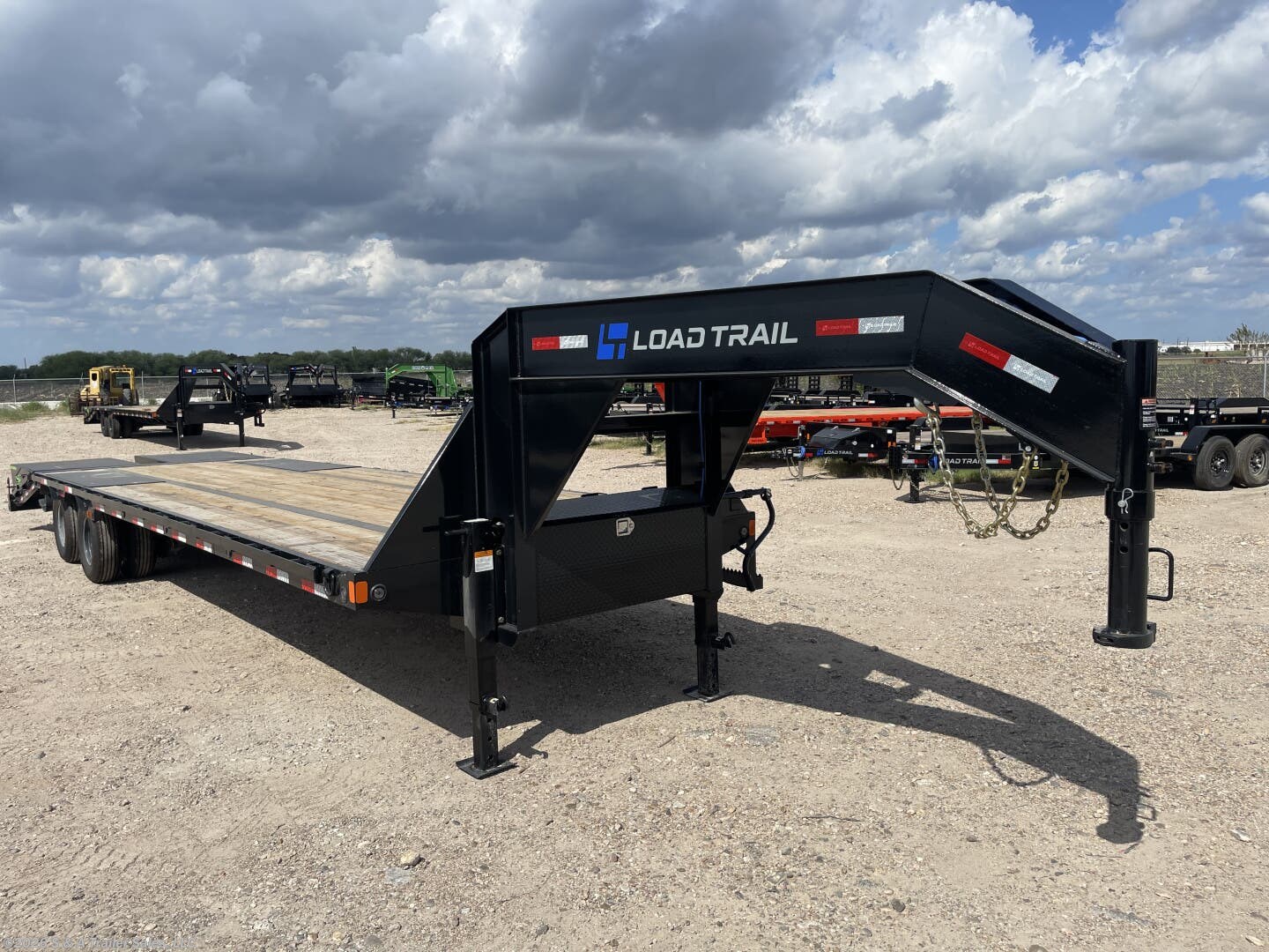 2025 Load Trail 32' GOOSNECK FLATBED MAX RAMPS 25.9K