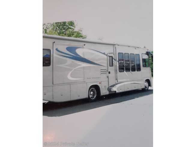 Used 2005 Gulf Stream Sun Voyager 4 Slide outs, Blue Ox Tow Package & Cover Included available in King George, Virginia