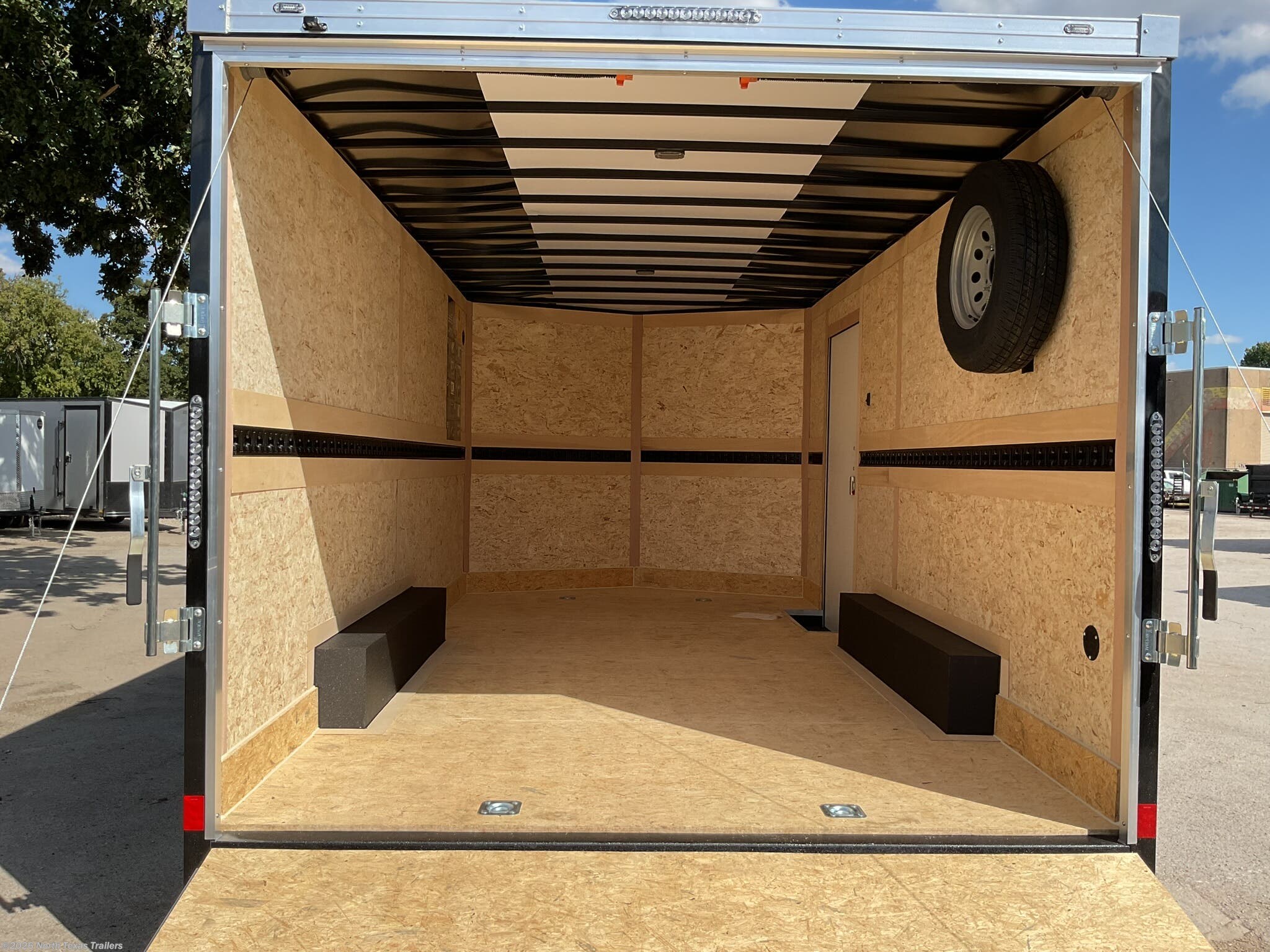 2027 Wells Cargo RFV8516T3 photo 5