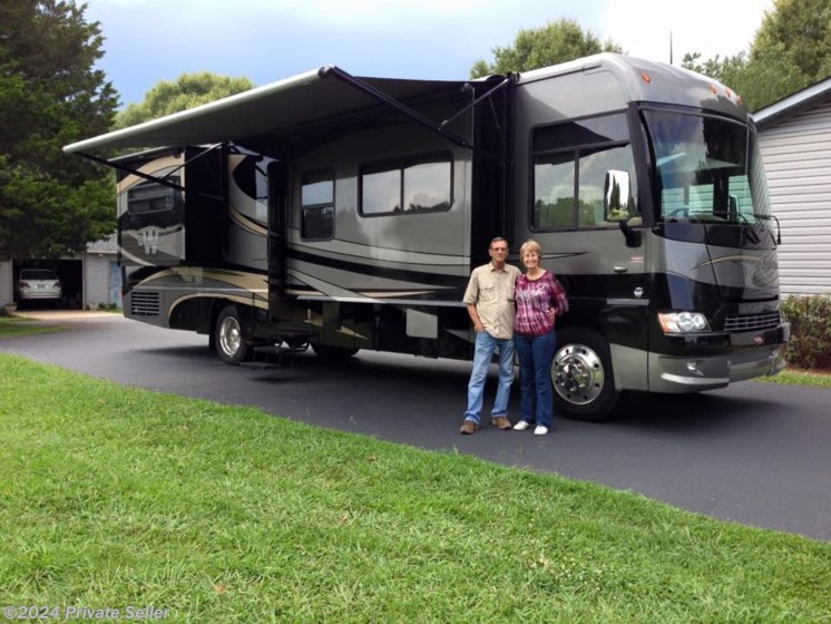 Used 2010 Winnebago Adventurer 37F King bed, 1 and 1/2 bath, Rest Easy Sofa/queen available in ROBSTOWN, Texas