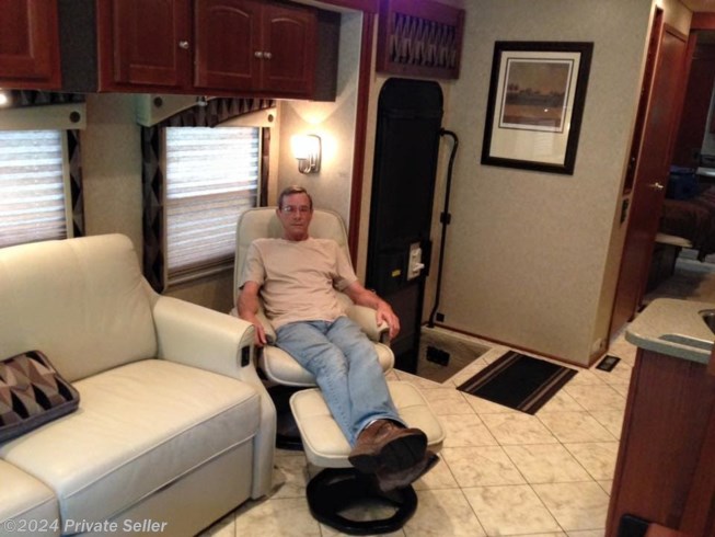 2010 Adventurer 37F King bed, 1 and 1/2 bath, Rest Easy Sofa/queen by Winnebago from PAMELA in ROBSTOWN, Texas