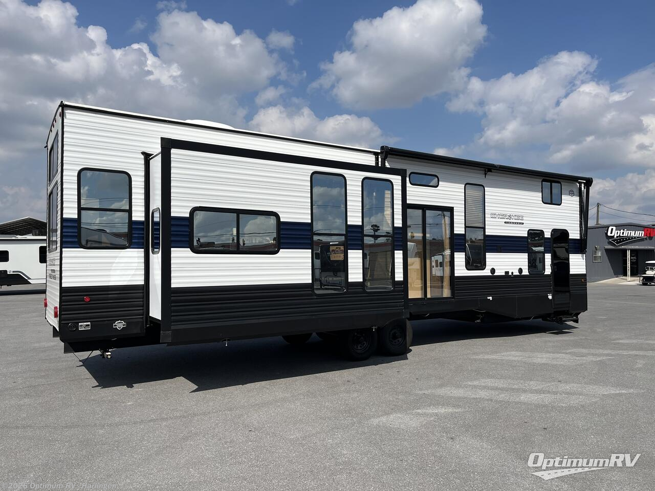 2025 Forest River Cherokee Timberwolf 39DL - New Destination Trailer For Sale by Optimum RV - Harlingen in La Feria, Texas features Awning, Slideout
