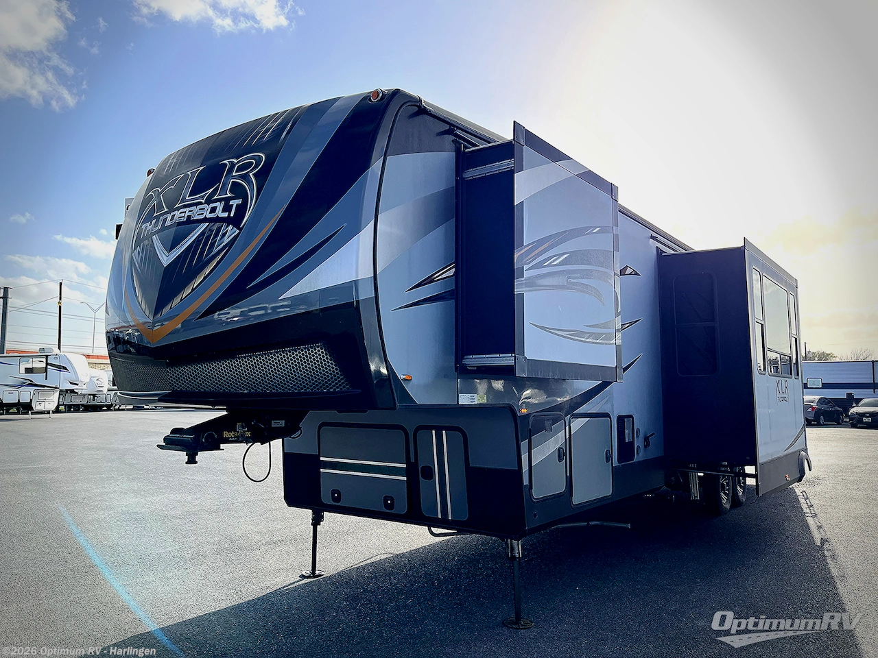 2018 Forest River XLR Thunderbolt 341AMP - Used Fifth Wheel For Sale by Optimum RV - Harlingen in La Feria, Texas features Awning, Slideout