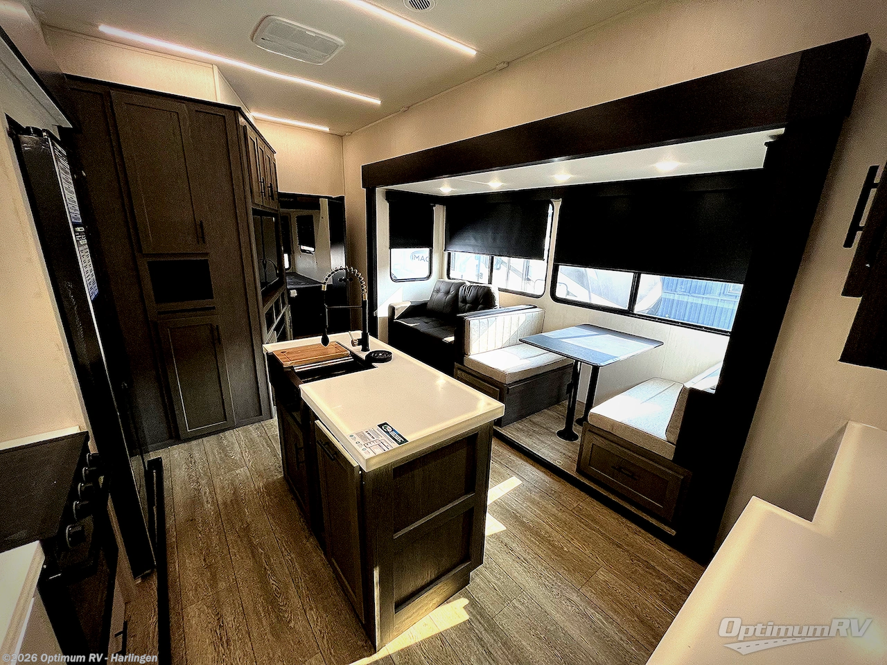 New 2025 Forest River Cherokee Arctic Wolf Suite 3750SUITE available in La Feria, Texas