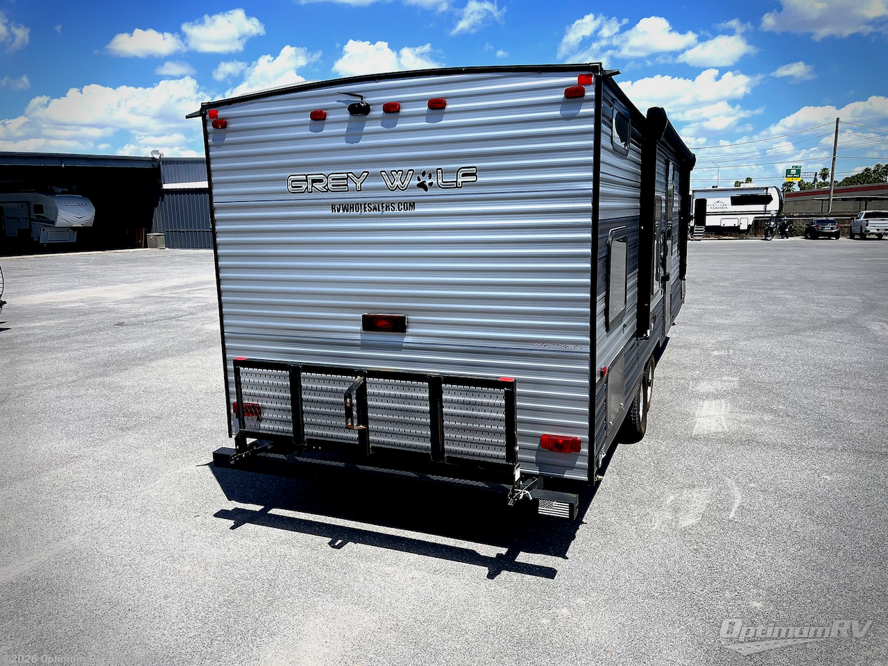 2022 Forest River Cherokee Grey Wolf 26DJSE - Used Travel Trailer For Sale by Optimum RV - Harlingen in La Feria, Texas features Awning