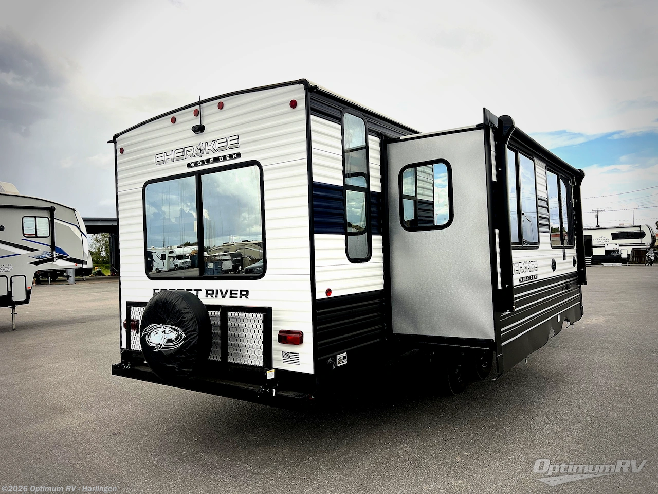 2026 Forest River Cherokee Wolf Den 273XLK - New Travel Trailer For Sale by Optimum RV - Harlingen in La Feria, Texas features Awning, Slideout