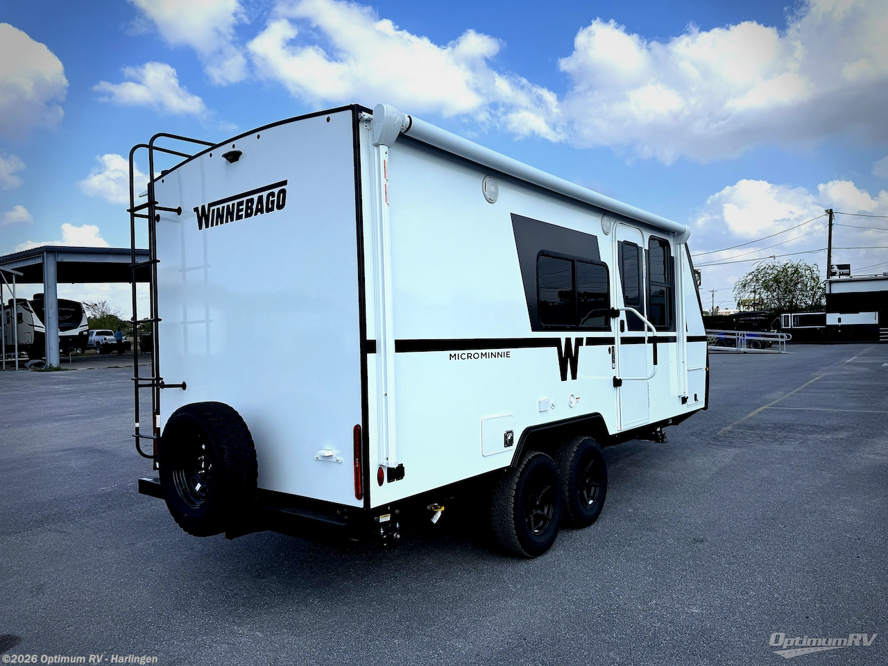 2026 Winnebago Micro Minnie 2108FBS - New Travel Trailer For Sale by Optimum RV - Harlingen in La Feria, Texas features Awning, Slideout