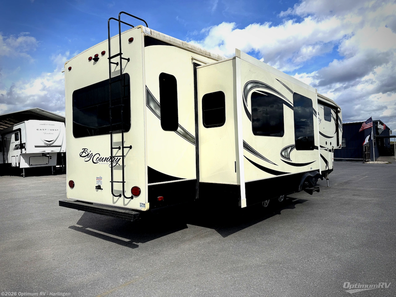 2017 Heartland Big Country 3560 SS - Used Fifth Wheel For Sale by Optimum RV - Harlingen in La Feria, Texas features Slideout, Awning