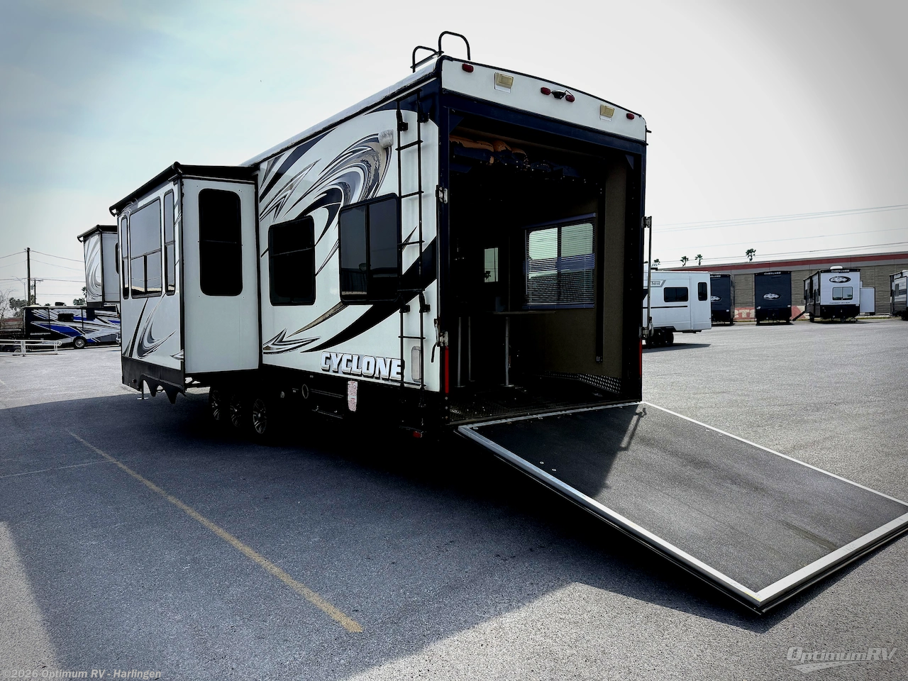 Used 2014 Heartland Cyclone 4100 King available in La Feria, Texas