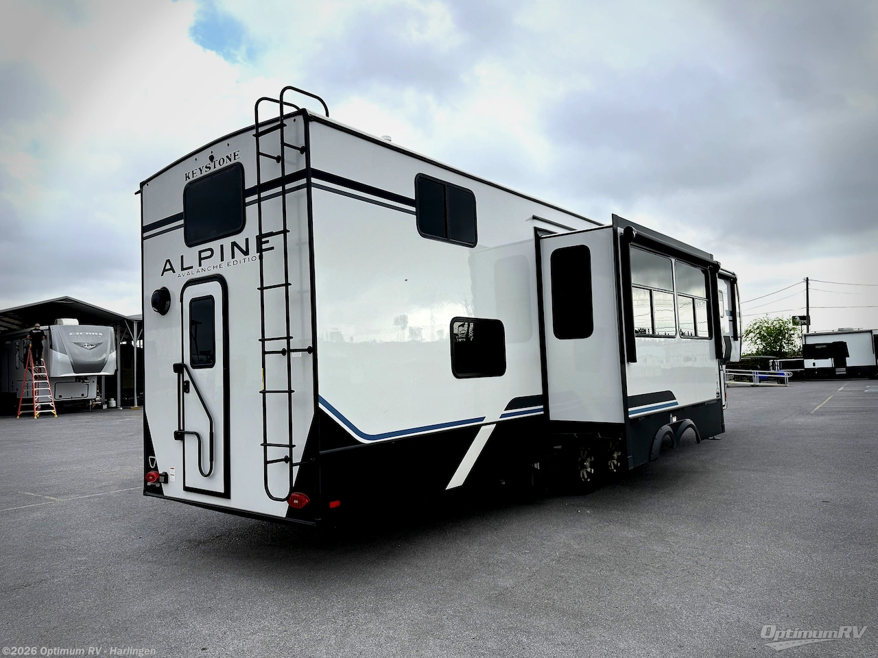 2026 Keystone Alpine Avalanche Edition 390DS - New Fifth Wheel For Sale by Optimum RV - Harlingen in La Feria, Texas features Slideout, Awning