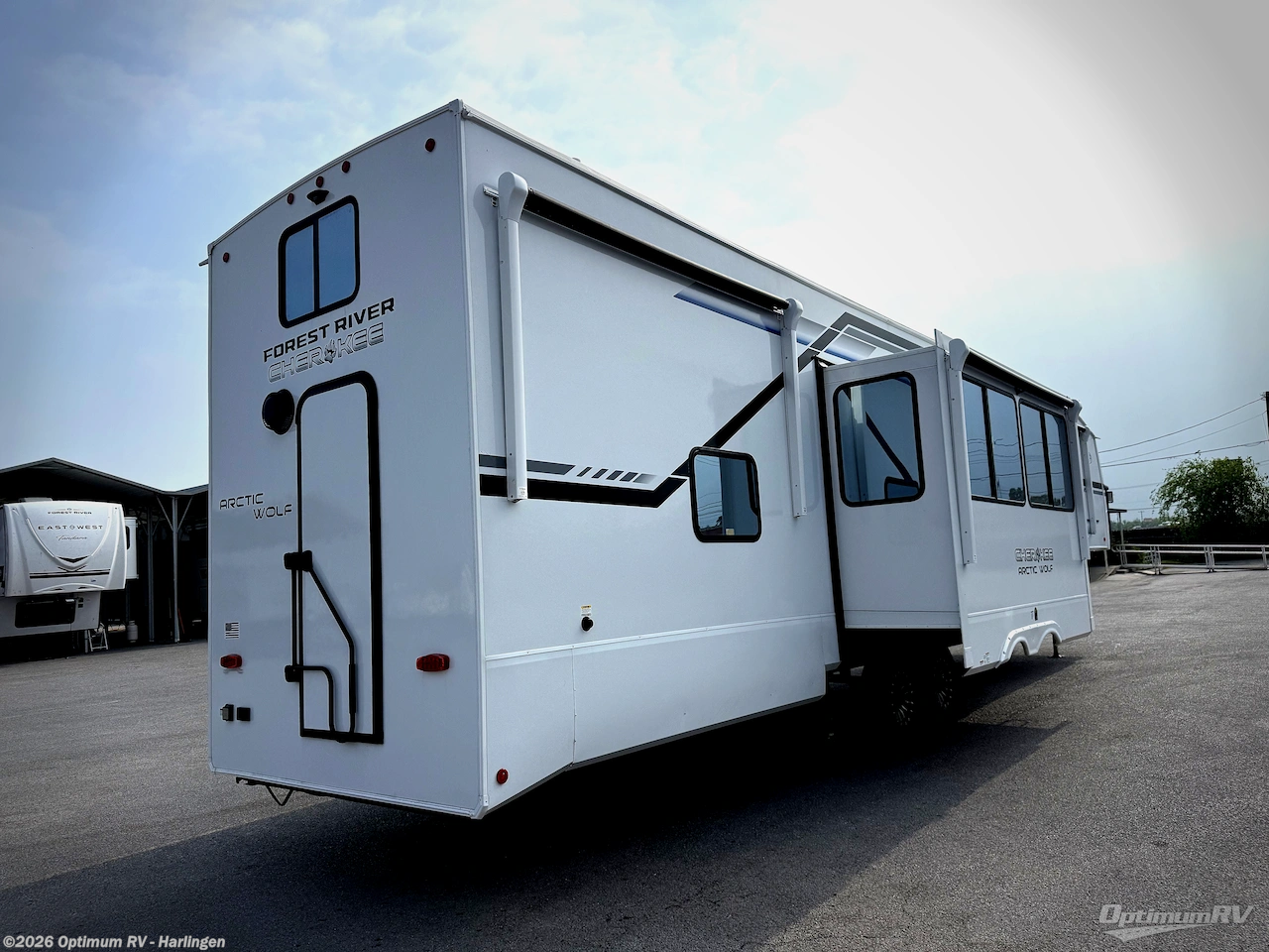 2026 Forest River Cherokee Arctic Wolf 38DST - New Fifth Wheel For Sale by Optimum RV - Harlingen in La Feria, Texas features Slideout, Awning