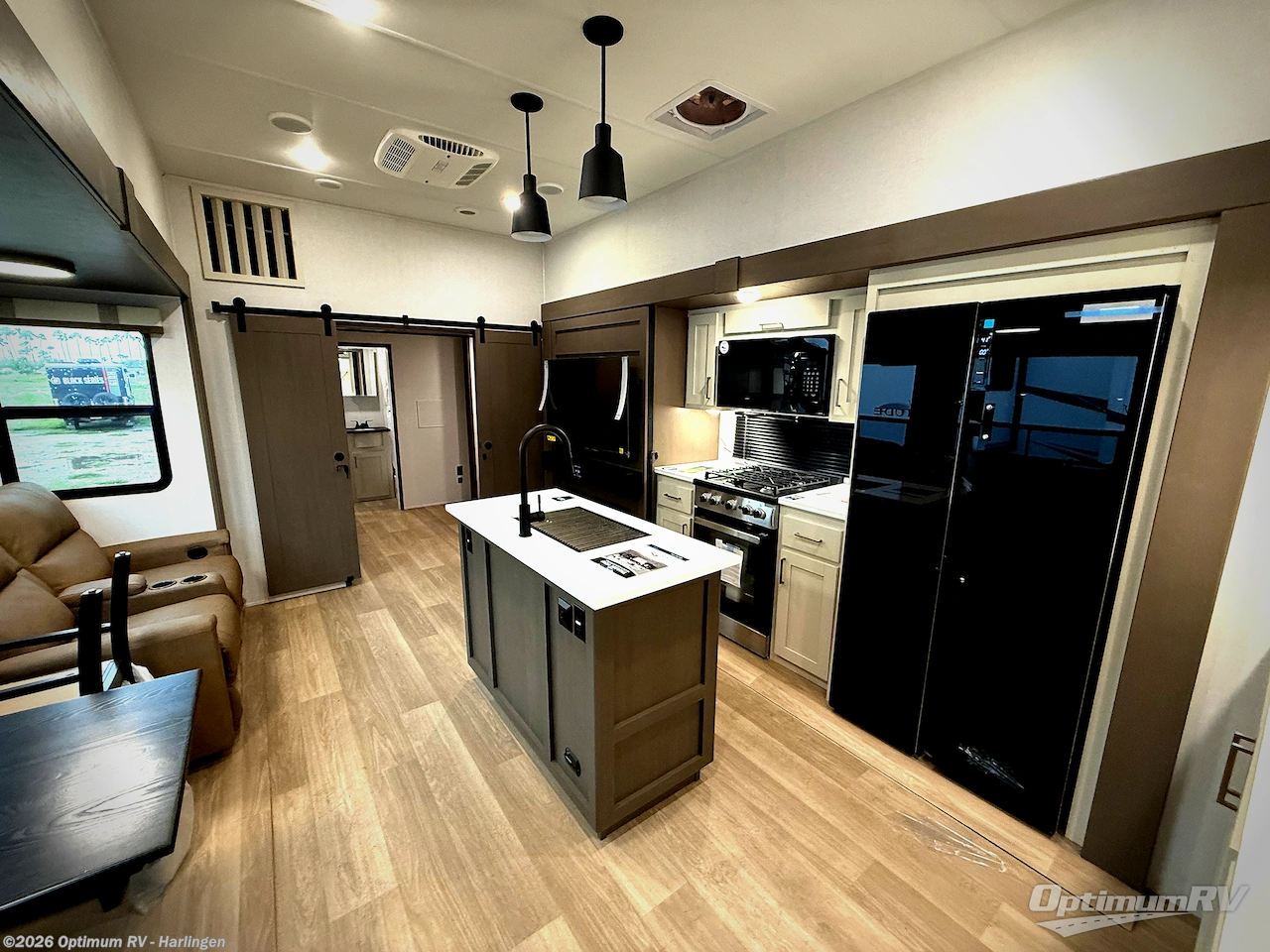 New 2026 East to West Tandara 387BH available in La Feria, Texas