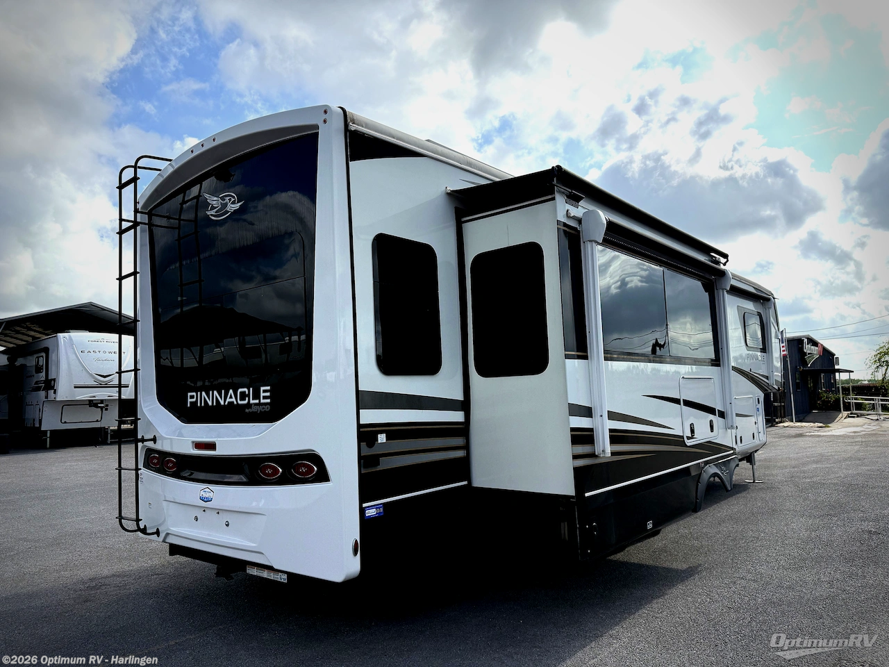 2024 Jayco Pinnacle 37MDQS - Used Fifth Wheel For Sale by Optimum RV - Harlingen in La Feria, Texas features Awning, Slideout