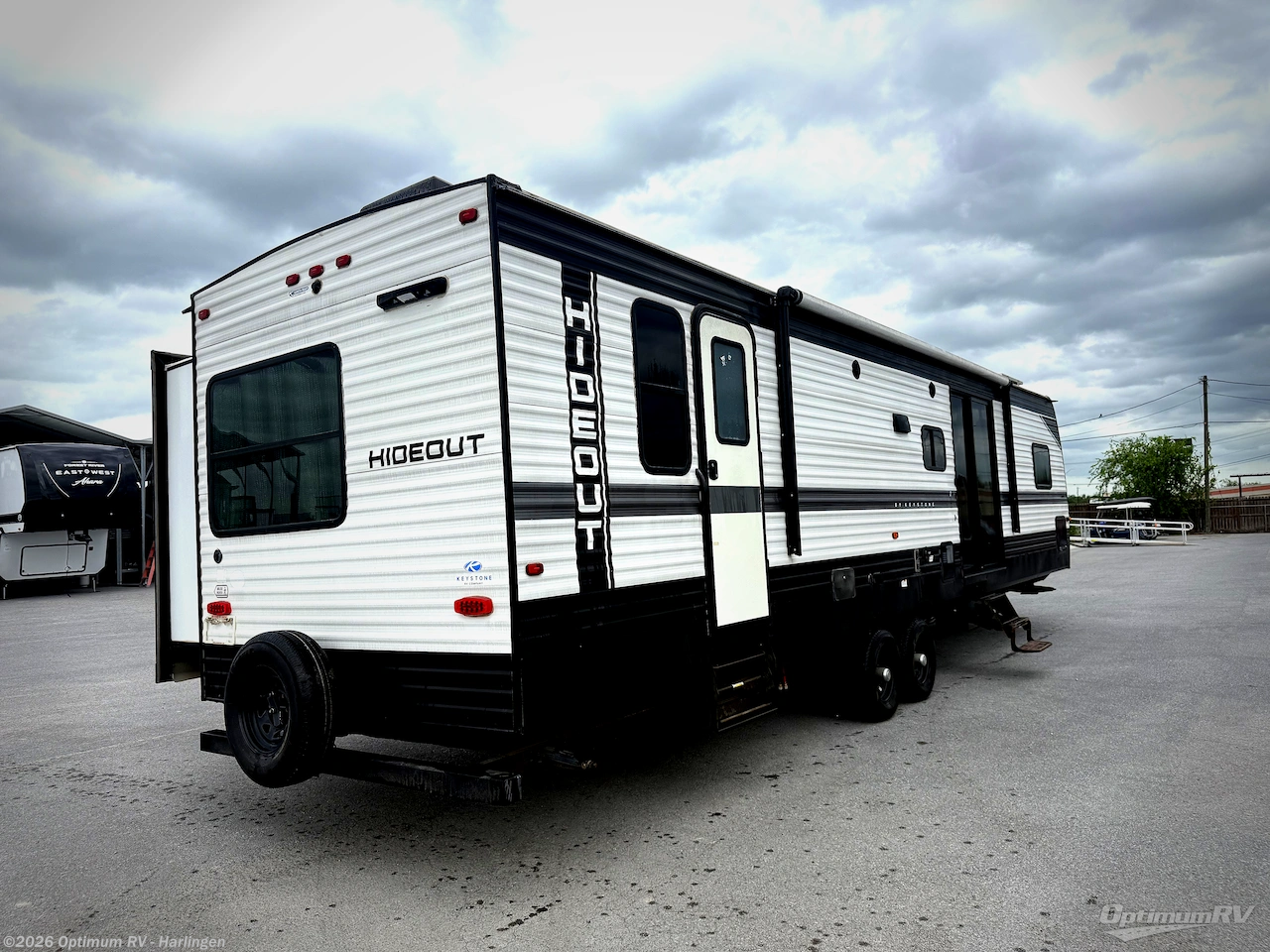 2023 Keystone Hideout 38FQTS - Used Destination Trailer For Sale by Optimum RV - Harlingen in La Feria, Texas features Slideout, Awning