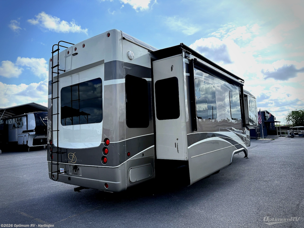 2020 DRV Mobile Suites 40KSSB4 - Used Fifth Wheel For Sale by Optimum RV - Harlingen in La Feria, Texas features Awning, Slideout